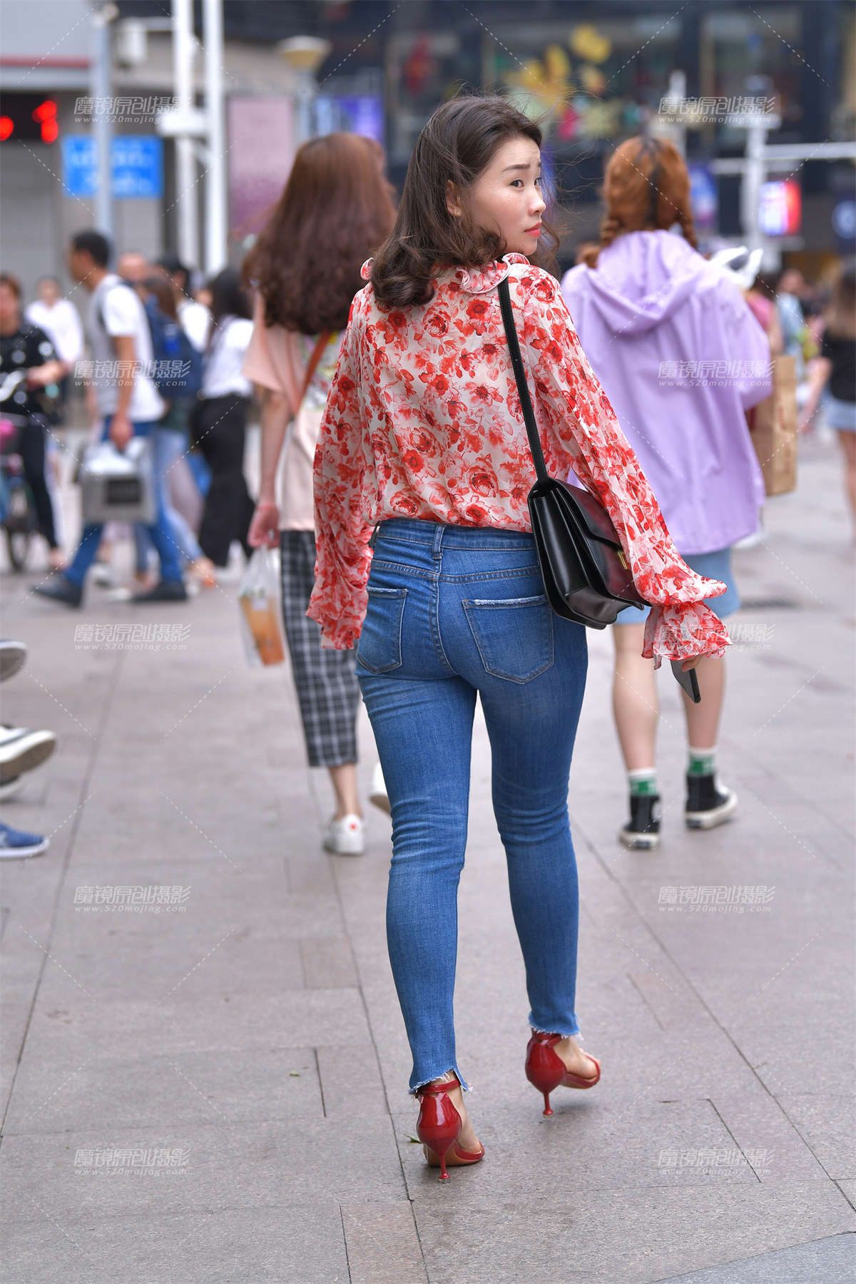 图片[2]-【视觉冲击赛贴】高跟紧牛小姐姐，必须记录下-日更街拍