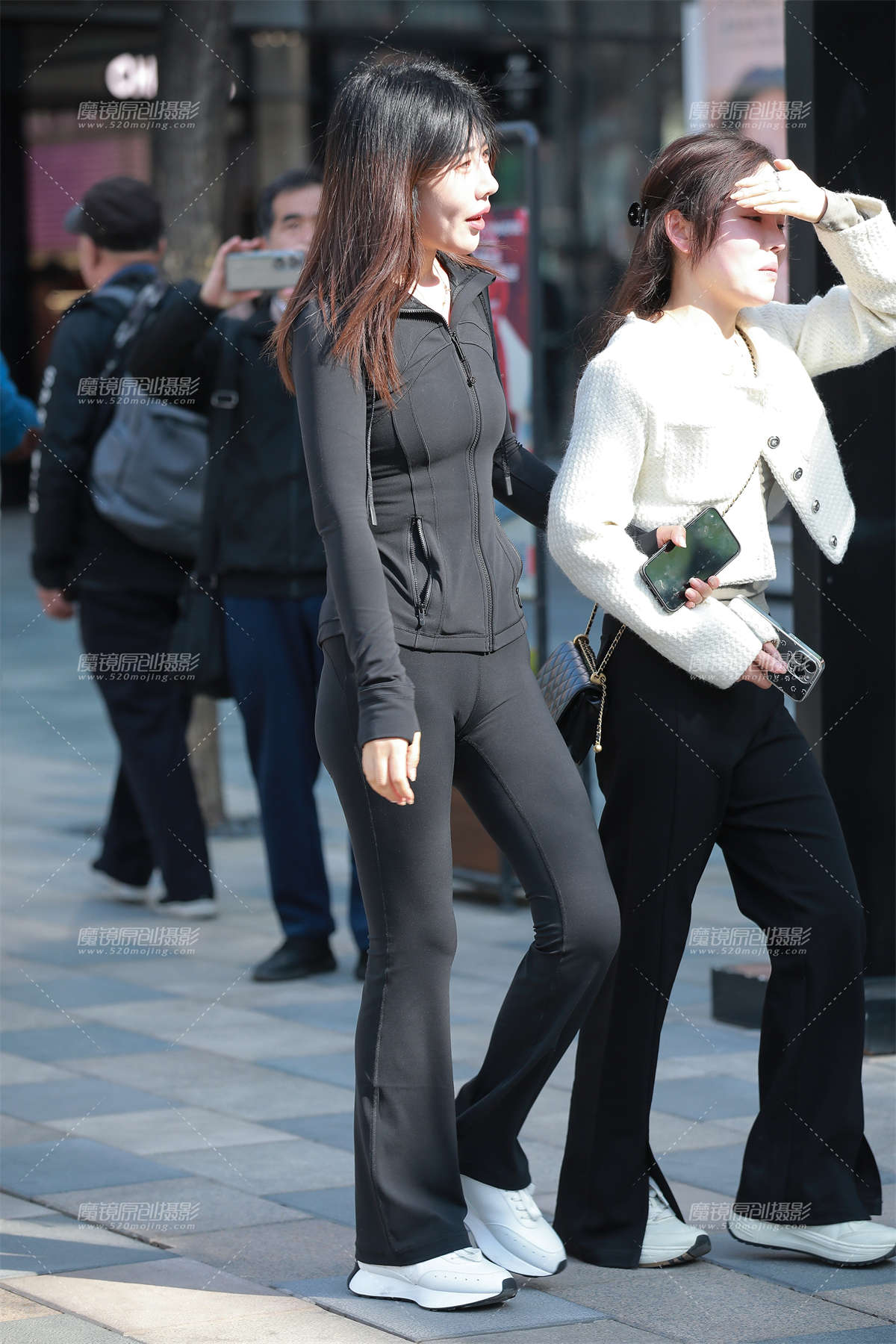 性感瑜伽裤美女-日更街拍