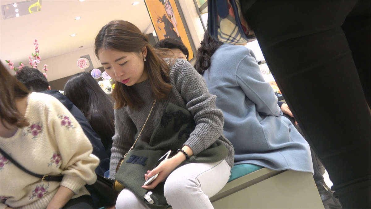 踮起脚尖来试鞋-日更街拍