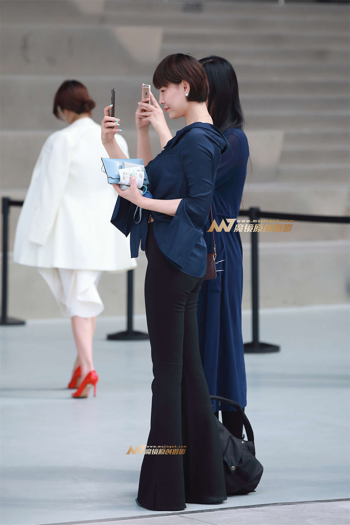 紧身喇叭裤，长腿-日更街拍