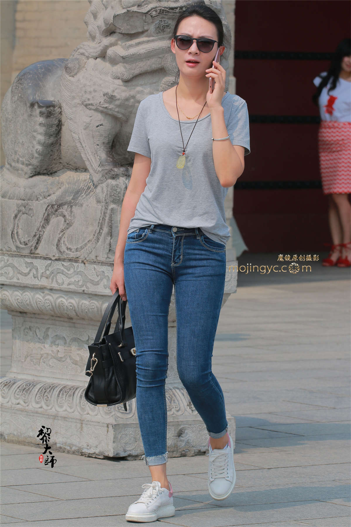 大长腿美女，你还是笑起来更漂亮！（20P）-日更街拍