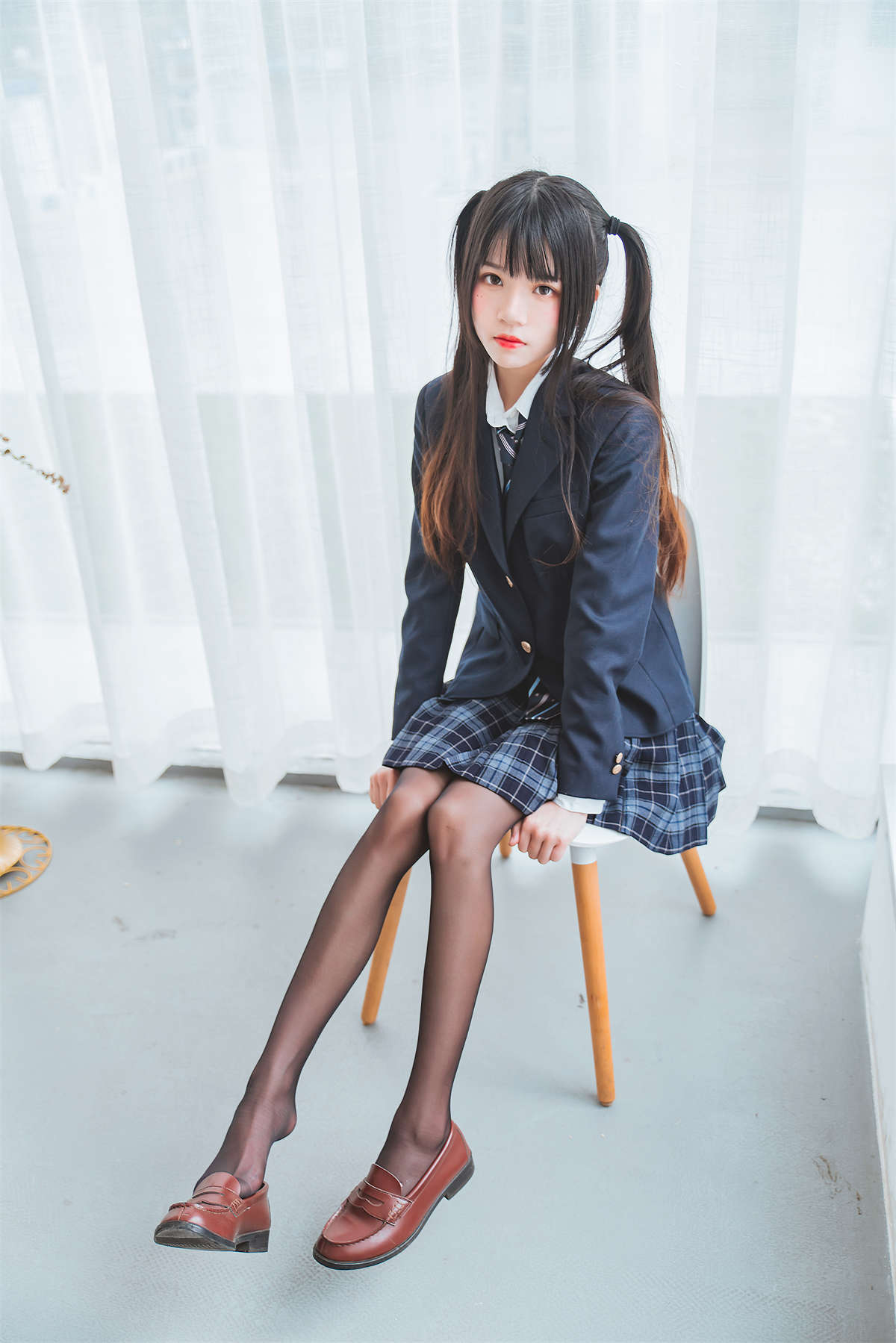 YITUYU艺图语 2022.04.25 咖啡厅JK少女 桜桃喵-日更街拍