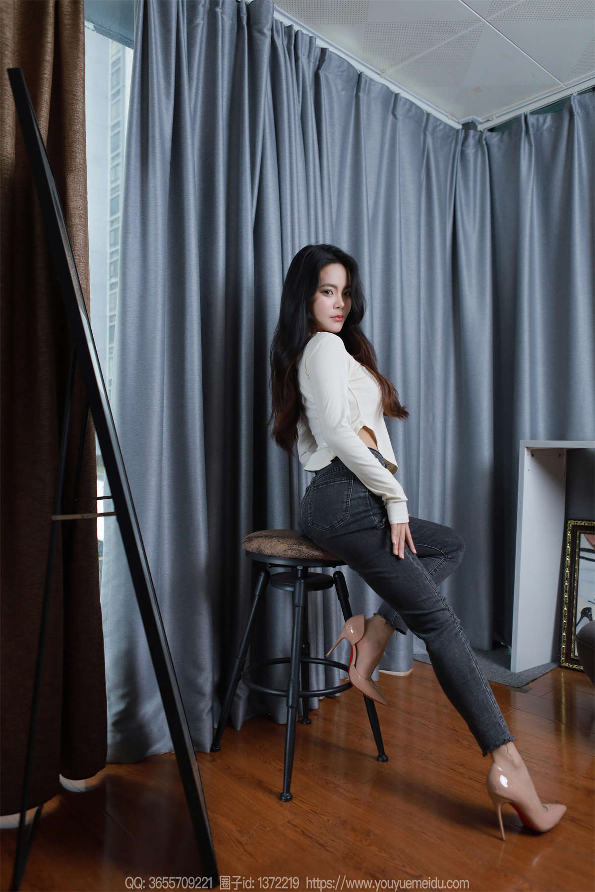 IESS异思趣向 2024.03.18 丝享家1692：兔兔 牛仔裤里丝-日更街拍