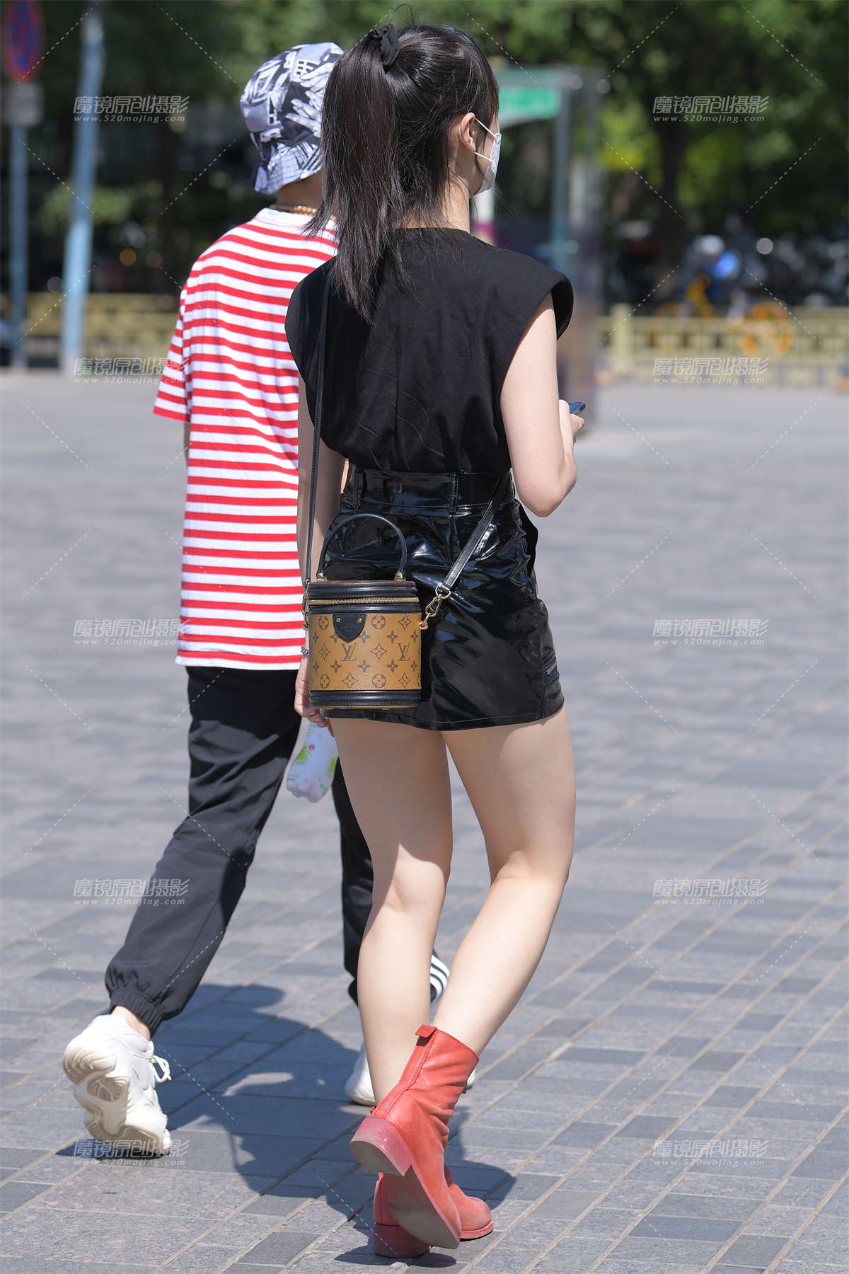 图片[2]-【红石赛贴】性感黑色皮裙美女-日更街拍