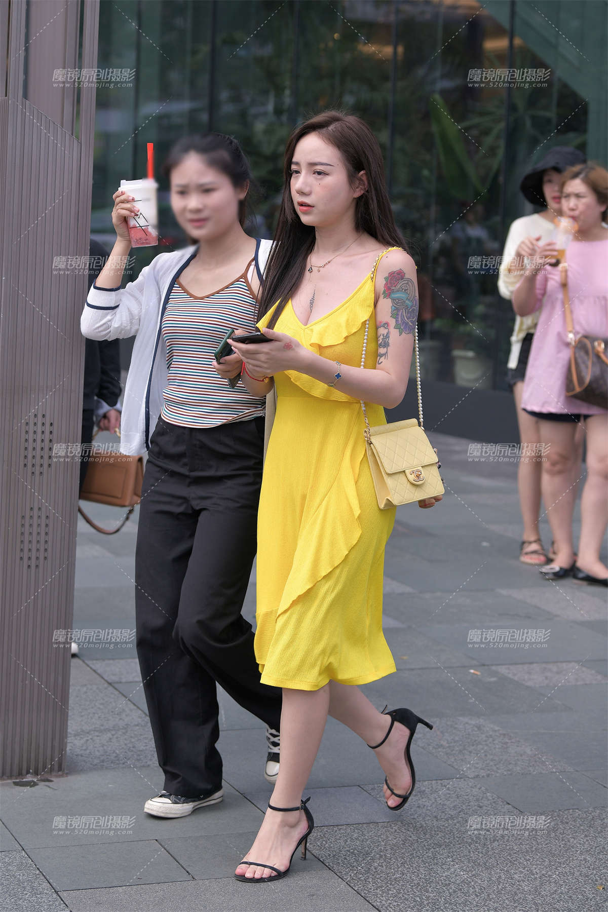 【视觉冲击赛贴】凉快性感美女-日更街拍