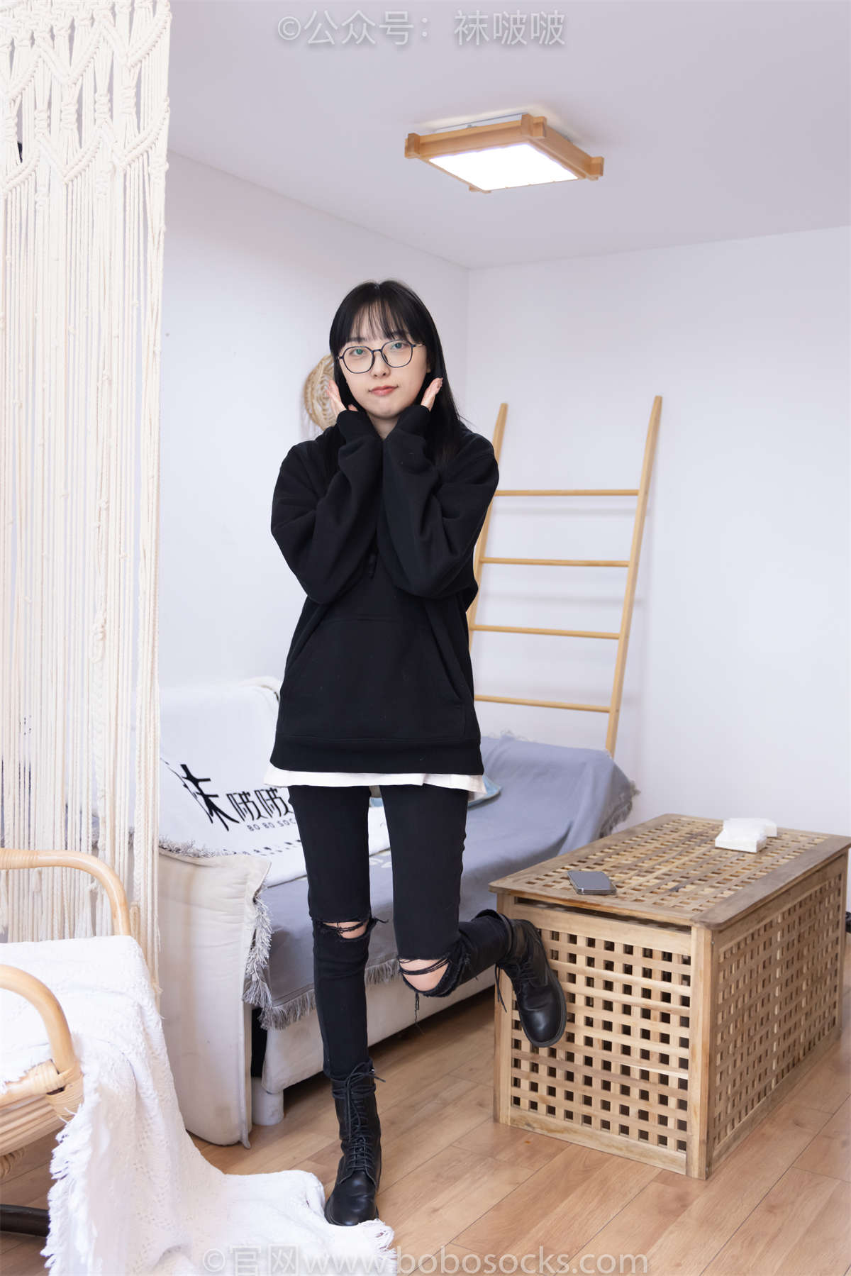 图片[2]-袜啵啵 No.061 稚予-短靴、白棉袜、裸足 花絮版-日更街拍