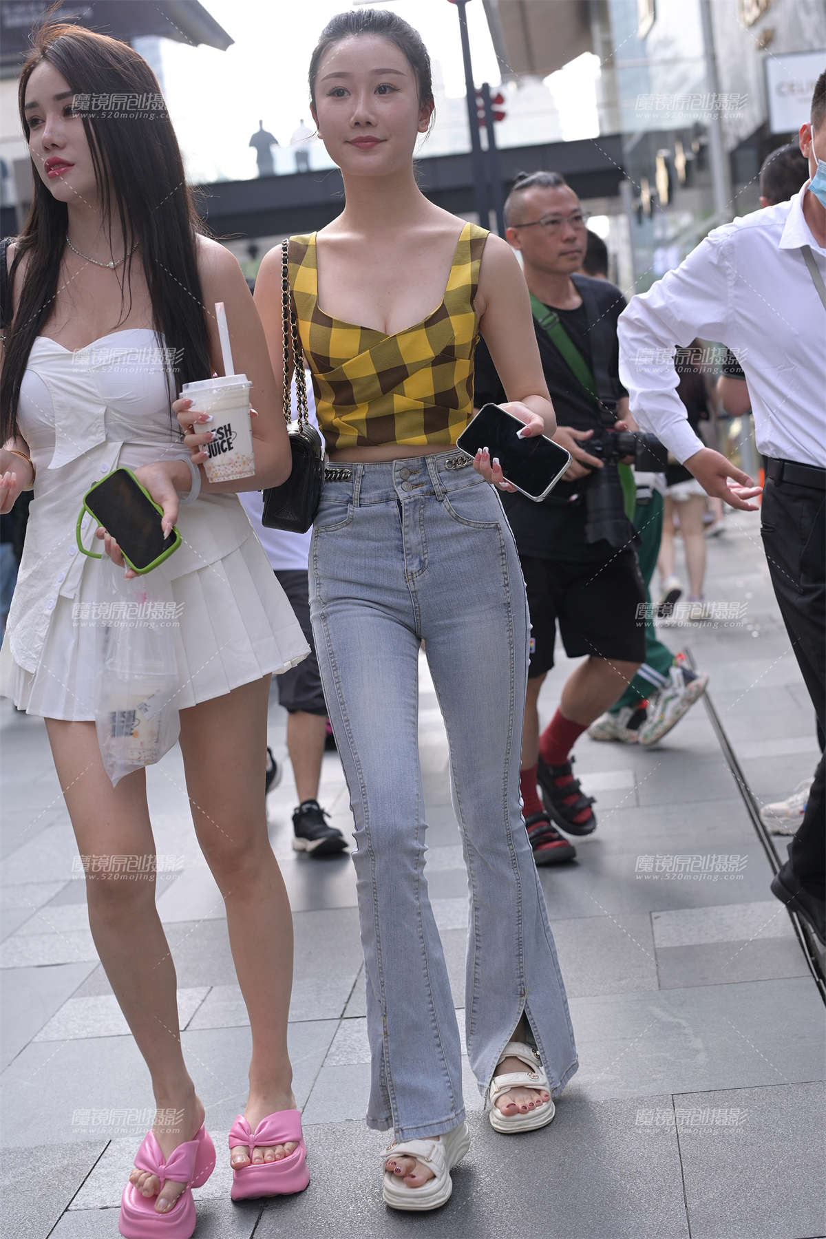 图片[2]-紧牛靓丽小姐姐-日更街拍