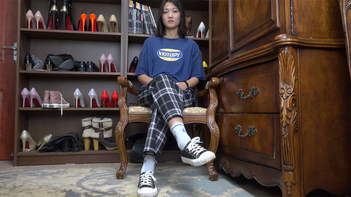 Sexy Asian Girls Feet Vol.087 Muxiaolan展示她的性感的39码大脚丫-日更街拍