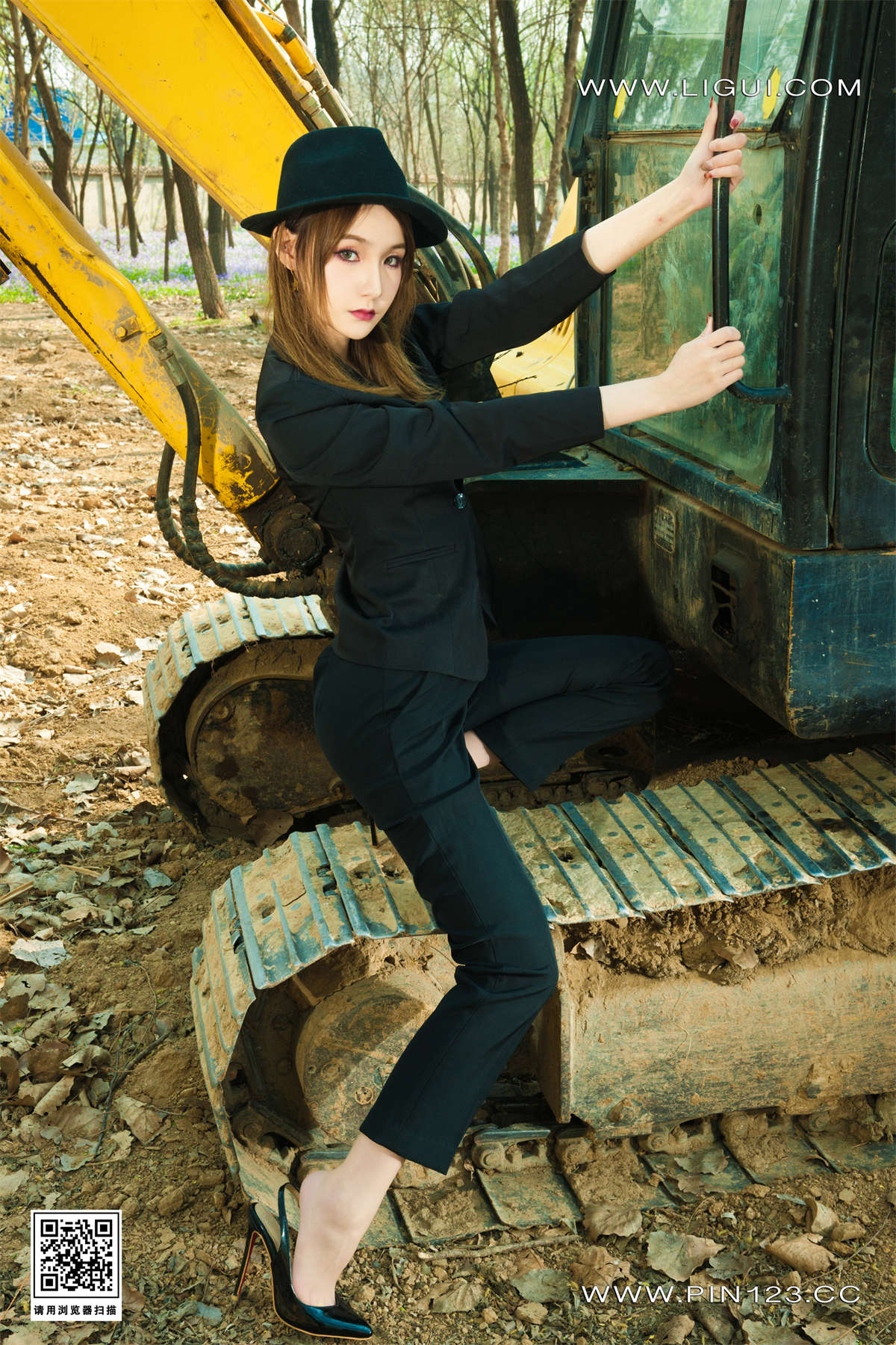 Ligui丽柜 2023.04.10 野外柑丝 心心-日更街拍