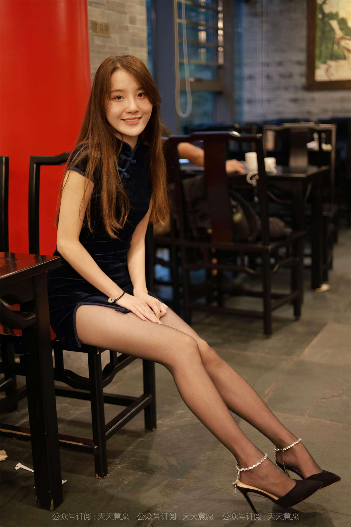 IESS异思趣向 丝享家928期：婉苹 迷人黑色旗袍-日更街拍