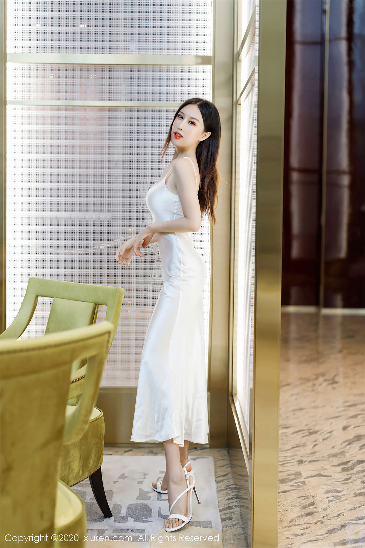 图片[2]-Xiuren秀人网 2020.10.20 NO.2675 月音瞳-日更街拍
