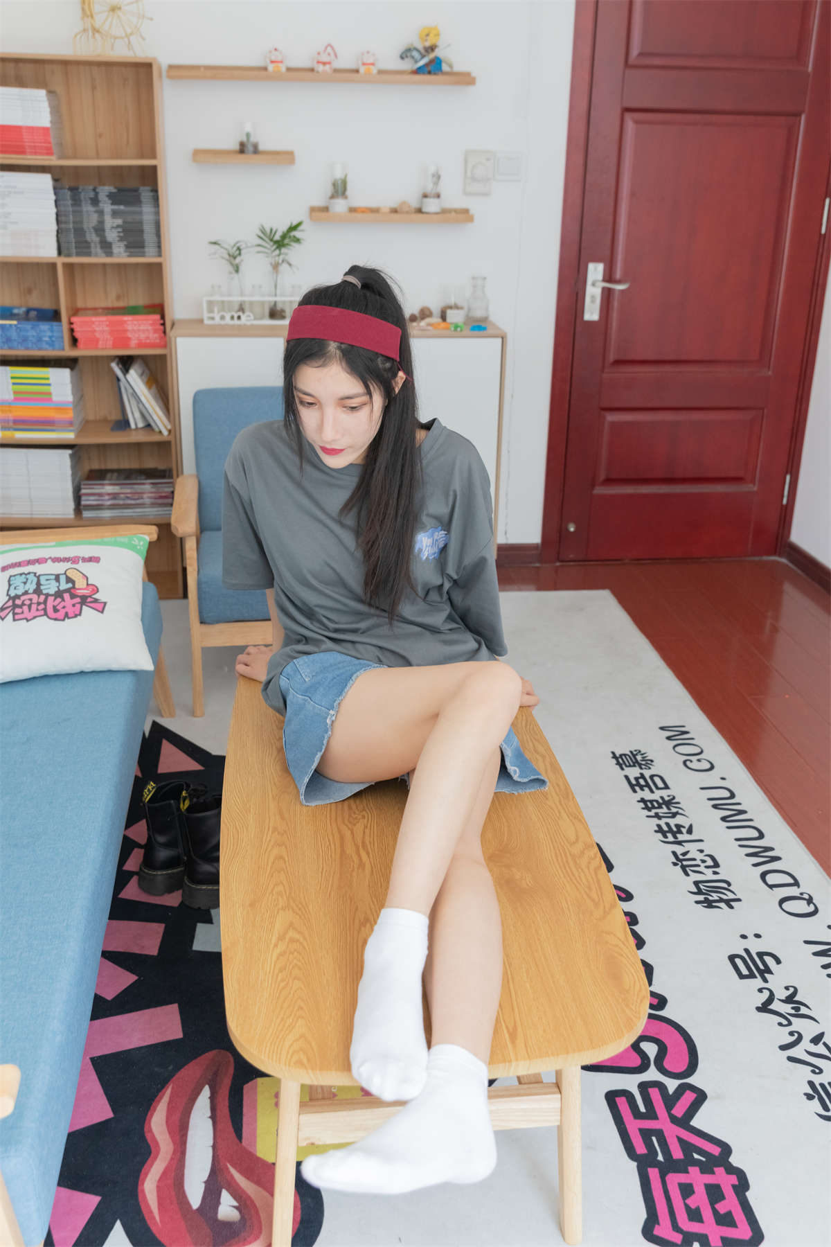 物恋传媒 NO.804 萱萱-落花如雨-日更街拍