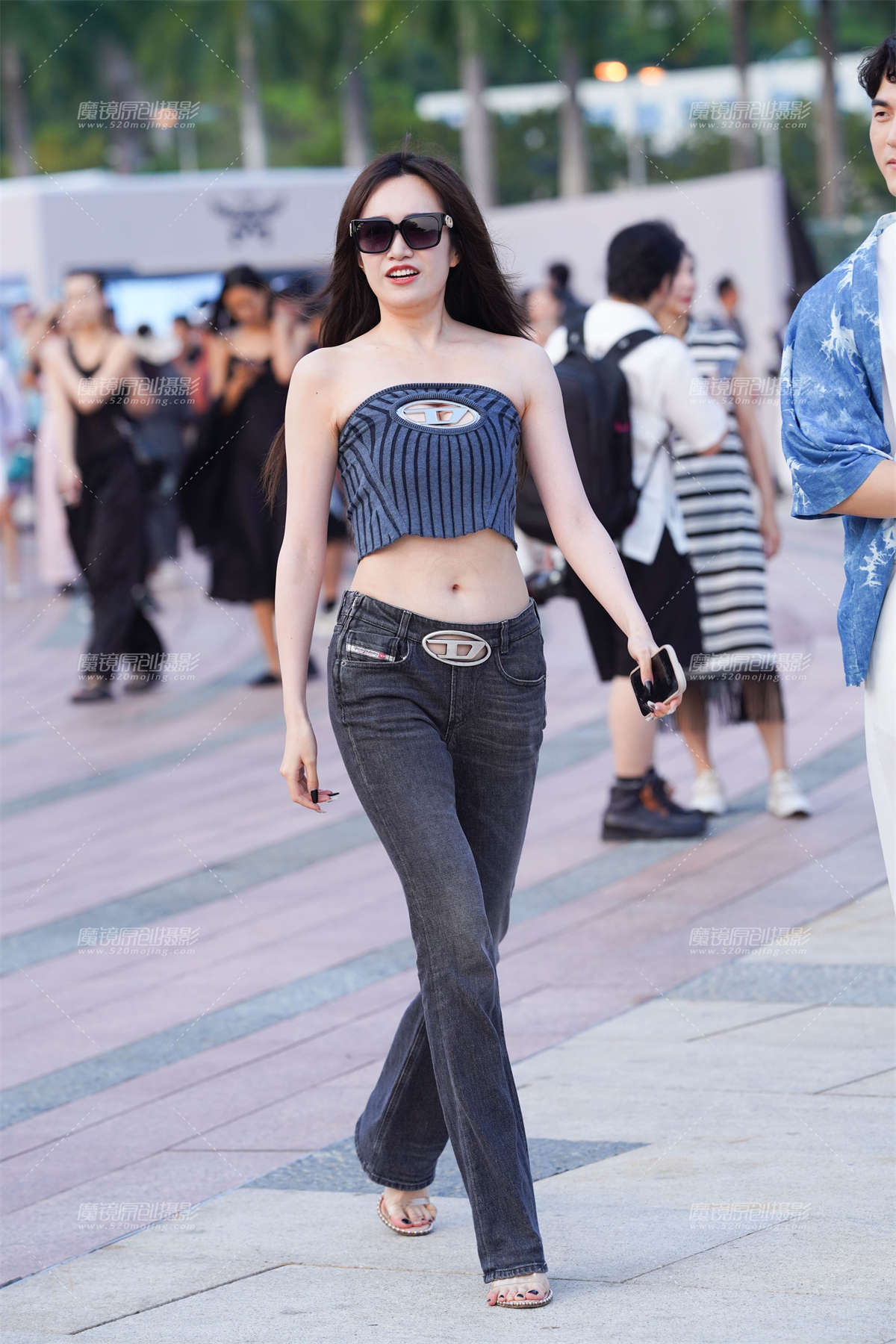 长腿紧牛-日更街拍