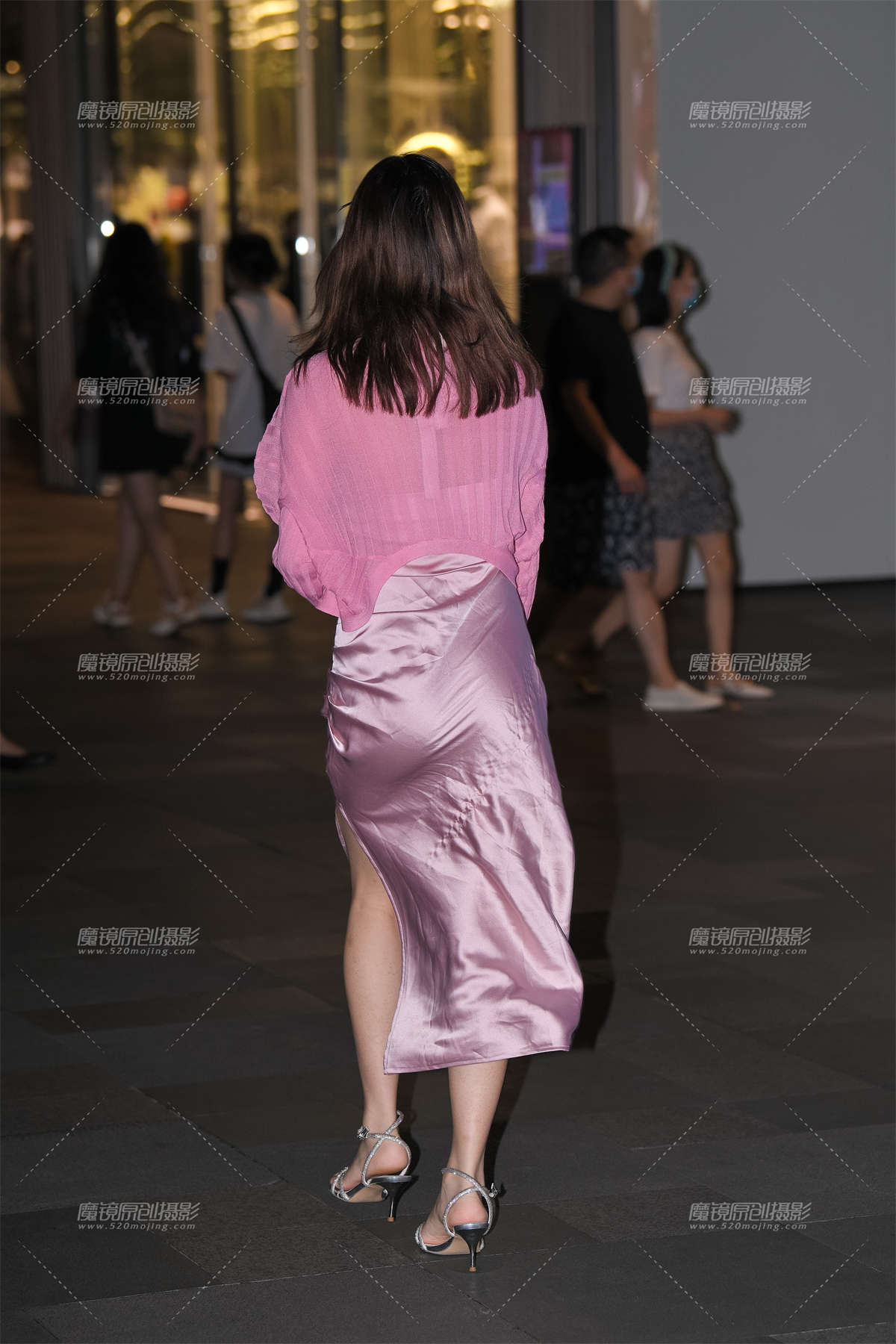 图片[2]-吊带长裙美胸-日更街拍