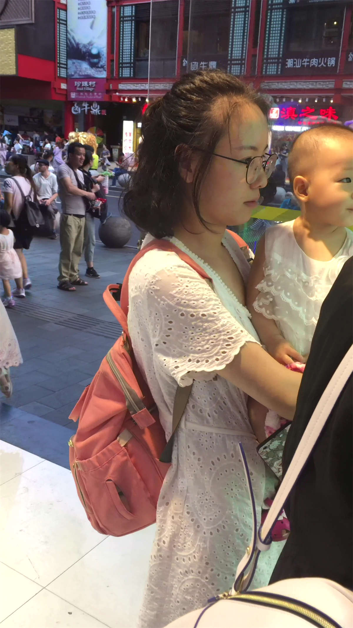 图片[2]-白色蕾丝连衣裙少妇-日更街拍