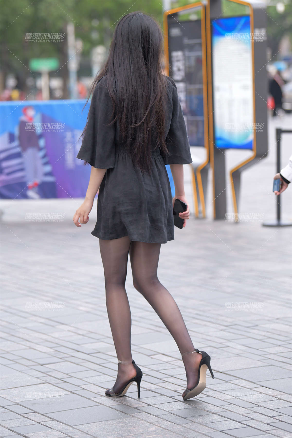 图片[2]-【红石赛贴】又遇黑丝美女-日更街拍