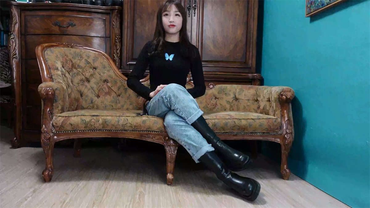 Sexy Asian Girls Feet Vol.090 清新小美女文文展示她性感的小脚丫-日更街拍