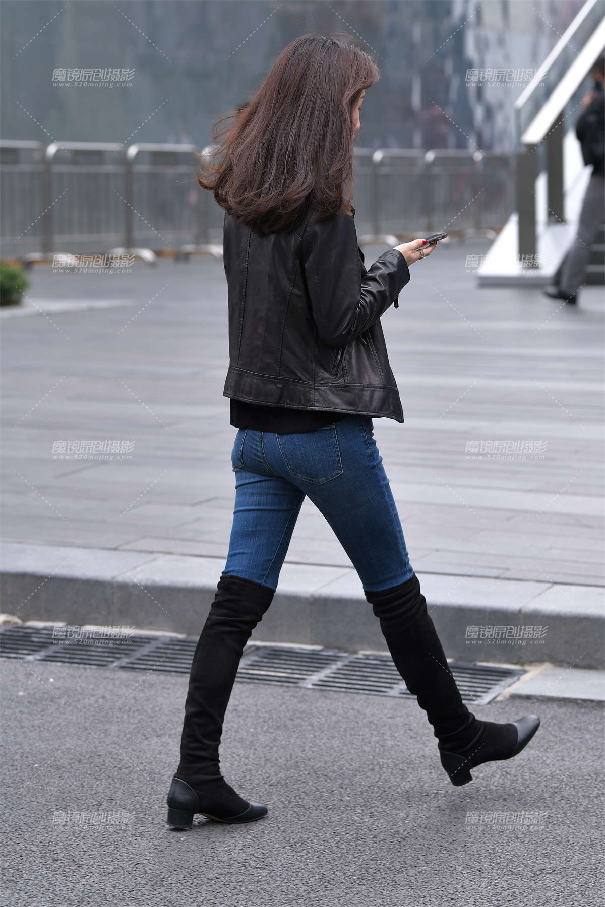 【视觉冲击赛贴】紧牛，美腿，美眉-日更街拍