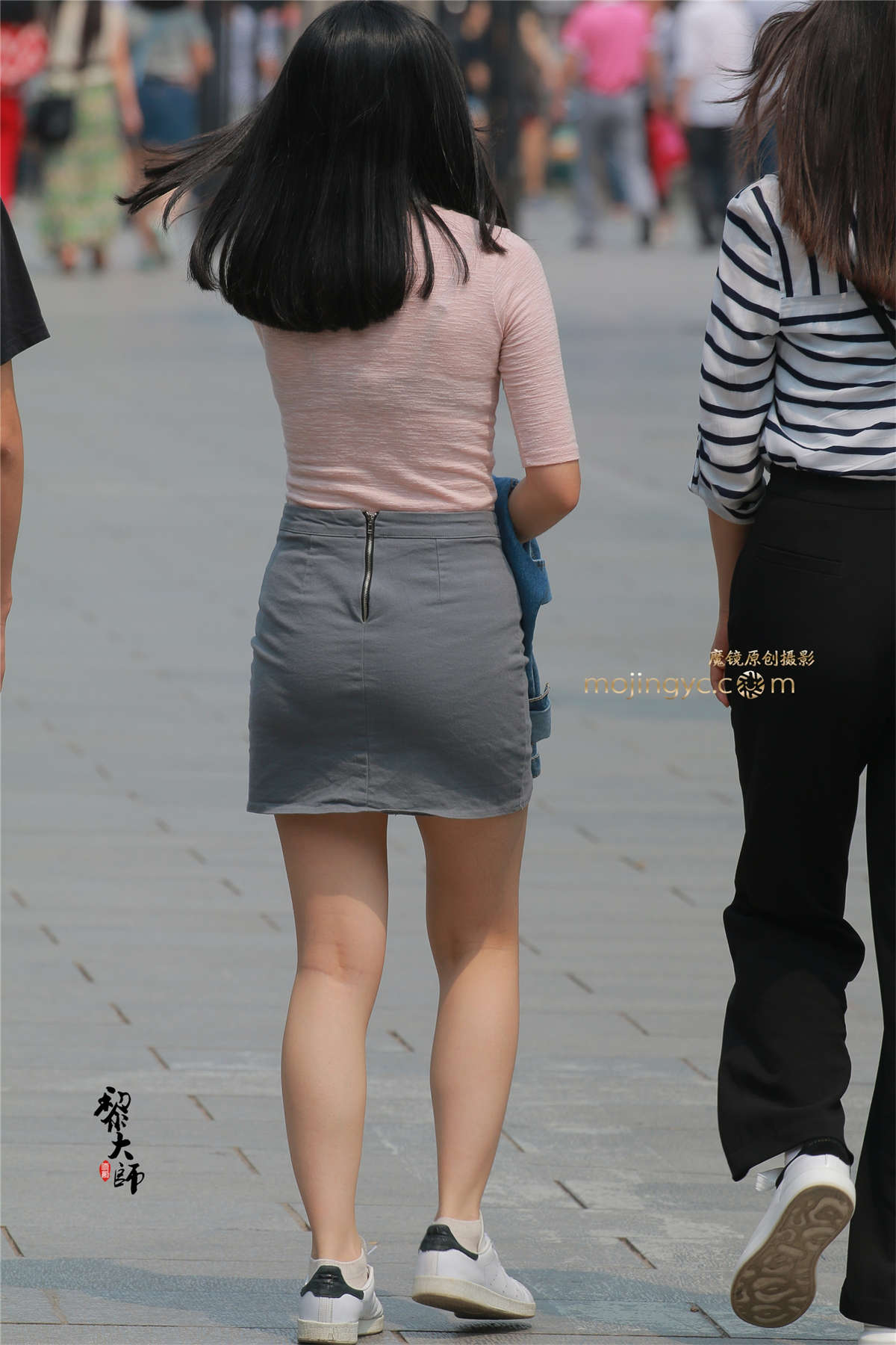 小短裙上台阶（20P）-日更街拍