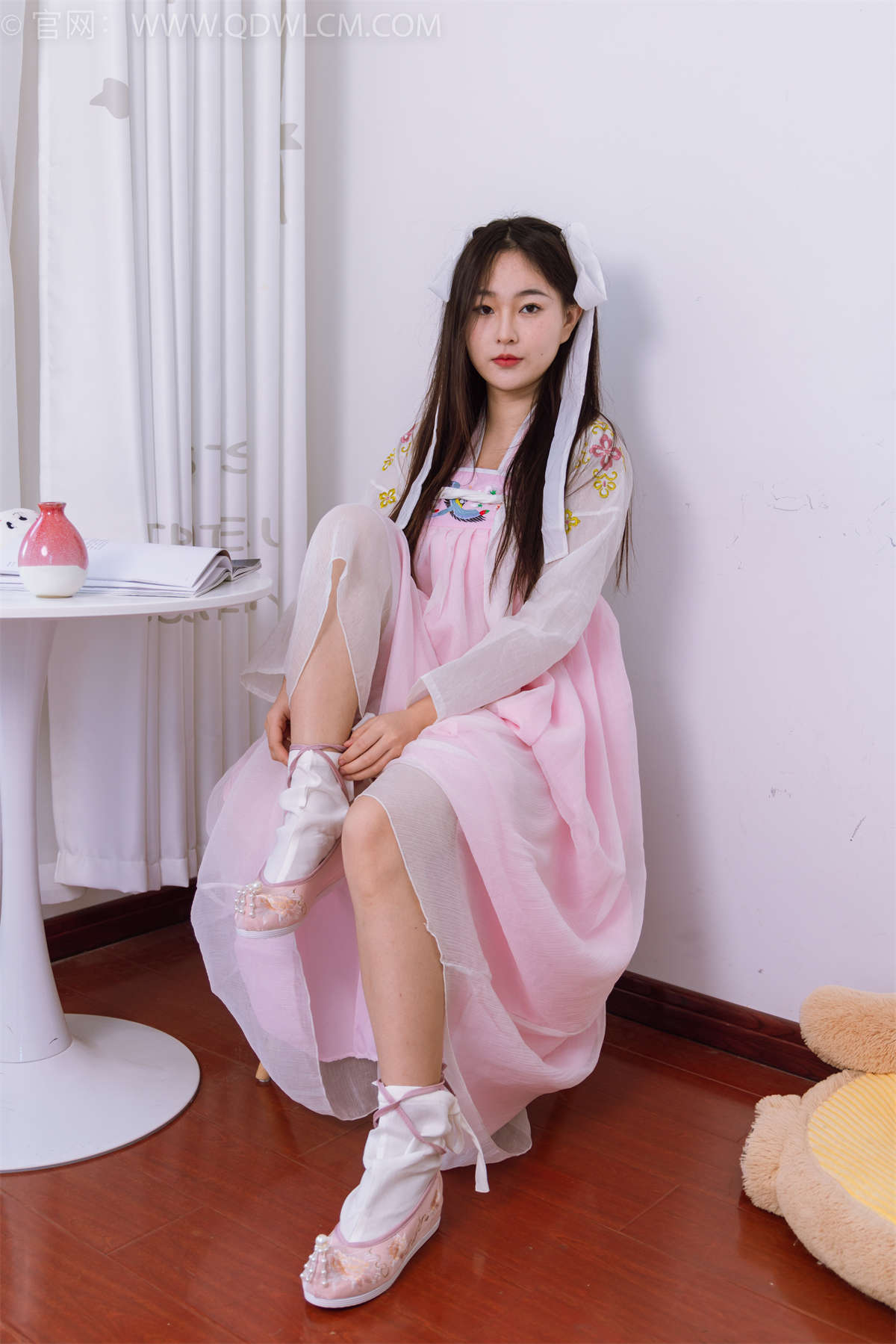 物恋传媒 NO.1484 美兔-杏花微雨-日更街拍