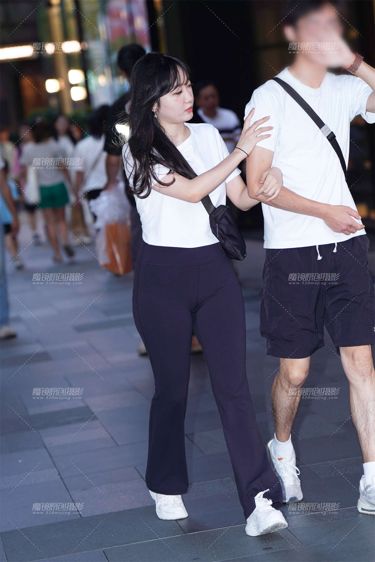 瑜伽裤女友-日更街拍