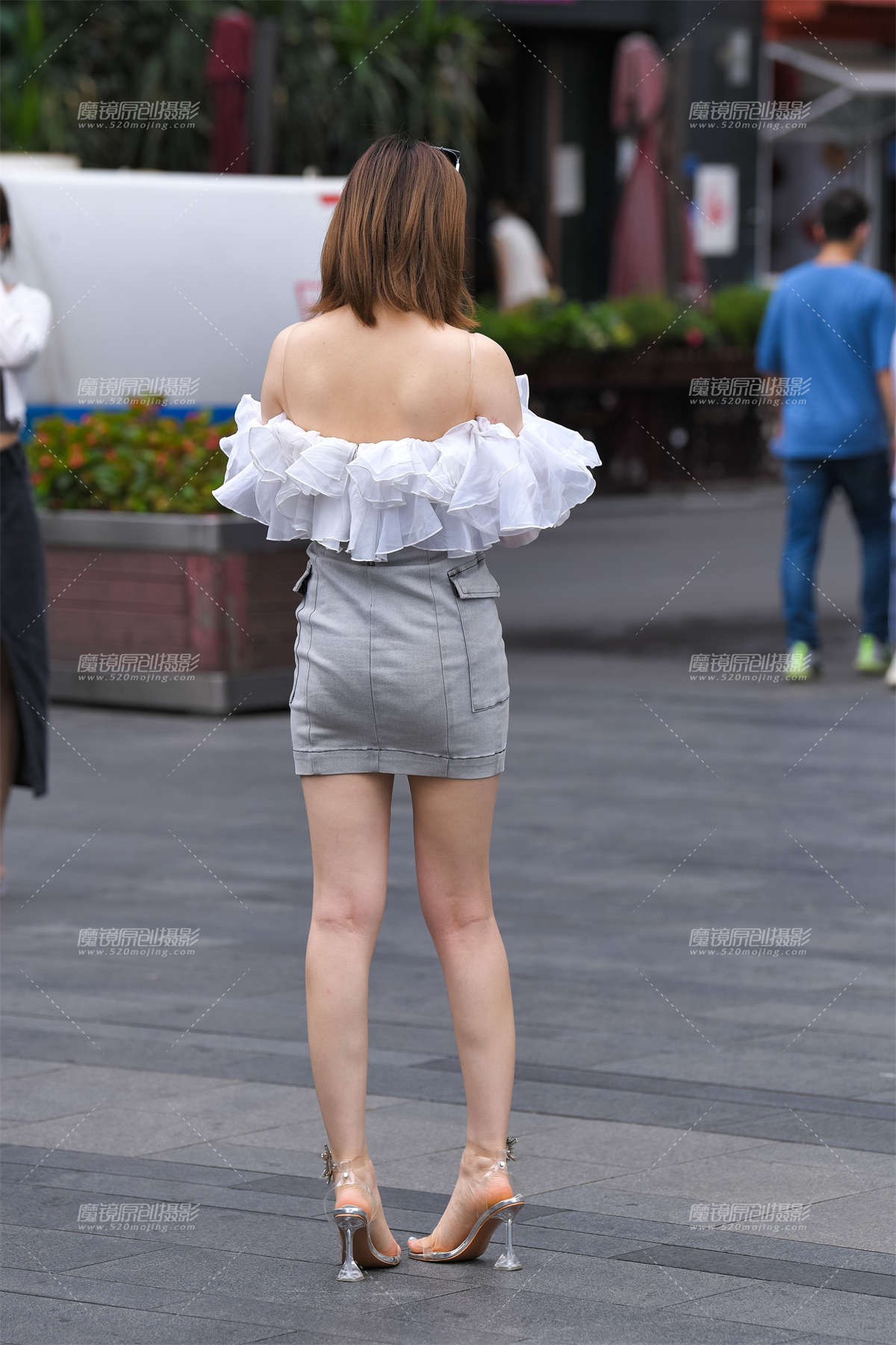 图片[2]-短裙高跟鞋美女-日更街拍