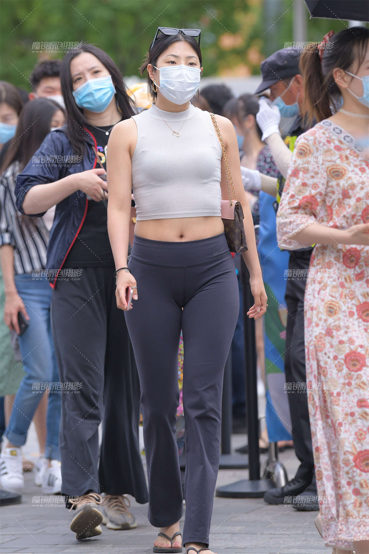 【红石赛帖】紧身裤美女-日更街拍