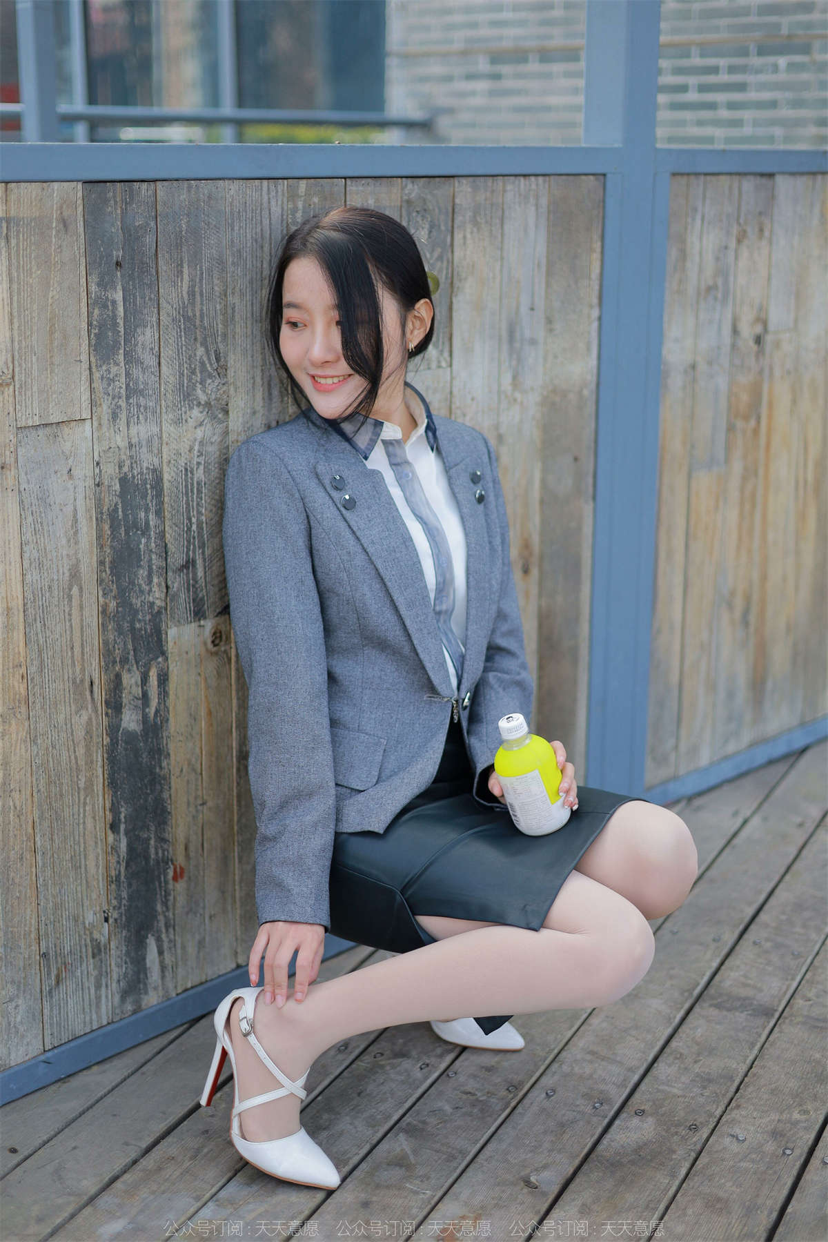 图片[2]-IESS异思趣向 2022.04.05 丝享家1050：婉萍 加班日记-日更街拍