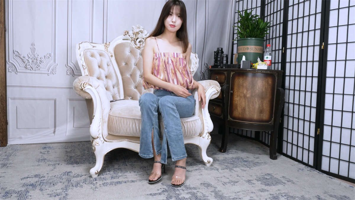 图片[2]-Sexy Asian Girls Feet Vol.094 美女王佳展示性感的大脚-日更街拍