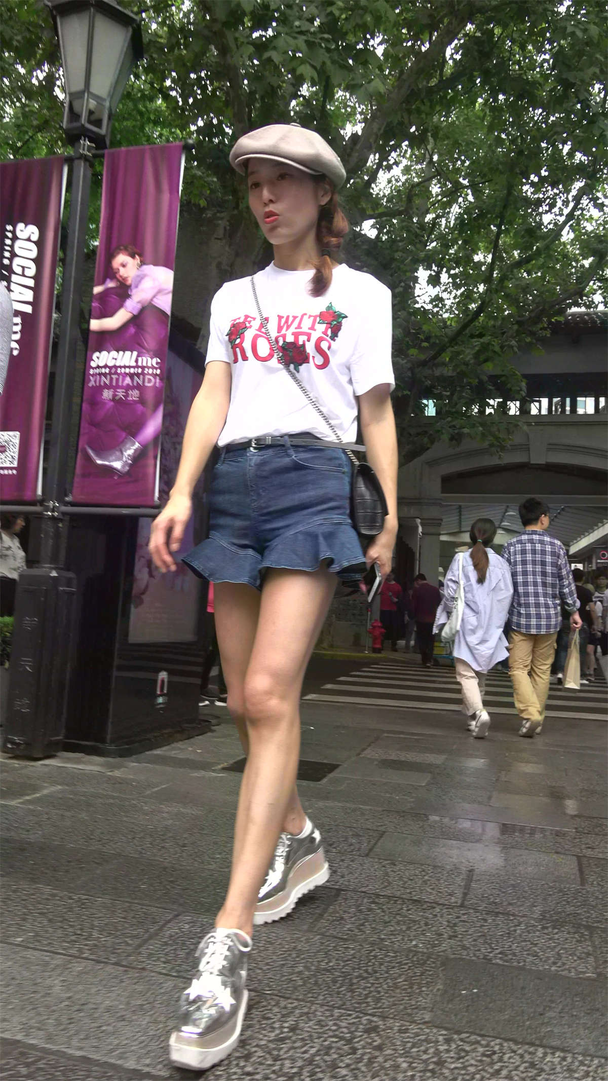 图片[2]-苗条细腿好身材白T恤美女姐姐-日更街拍