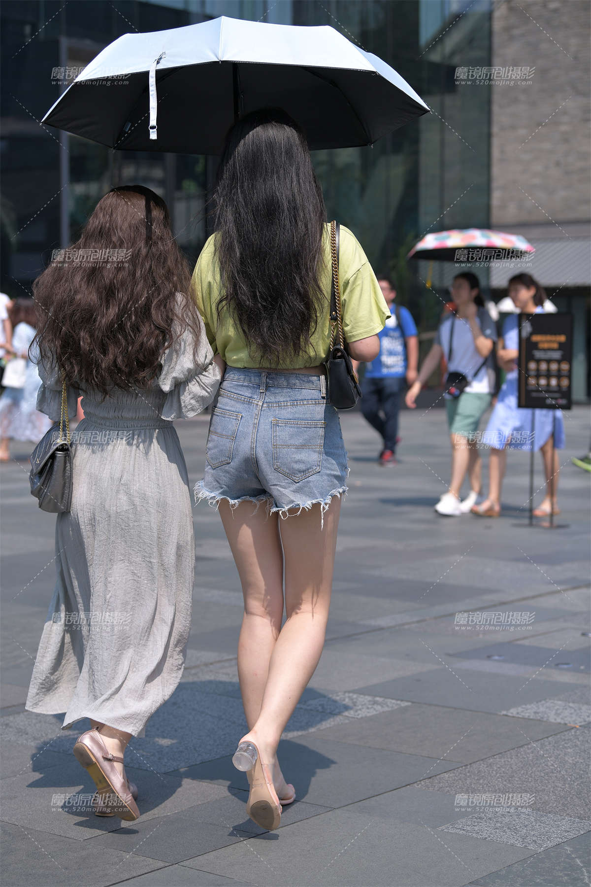 图片[2]-【视觉冲击赛贴】热裤大白腿小姐姐-日更街拍