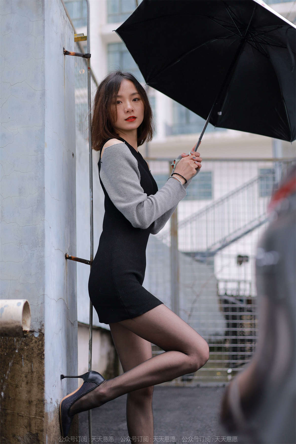 IESS异思趣向 2022.04.06 丝享家1051：小六 雨中的嘿丝-日更街拍