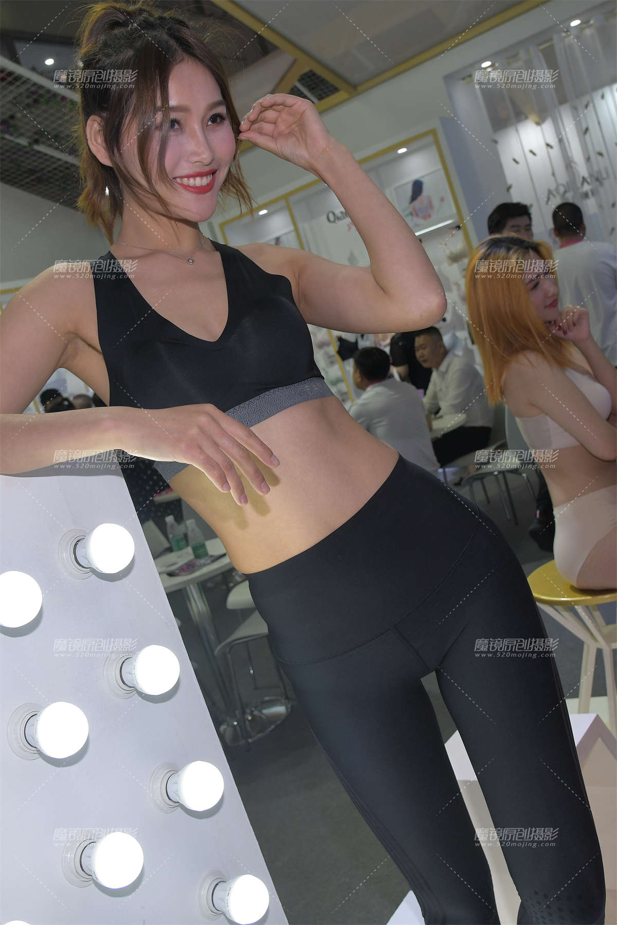 【视觉冲击赛贴】紧身运动装，好身材，好笑容-日更街拍