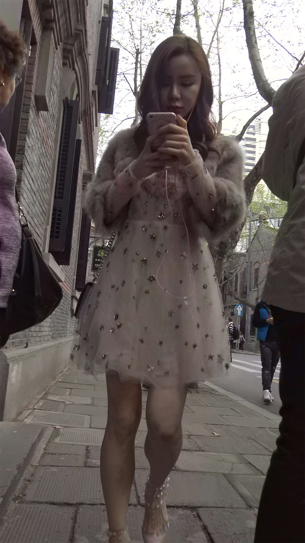 图片[2]-网红爆款高跟鞋连衣裙美女-日更街拍