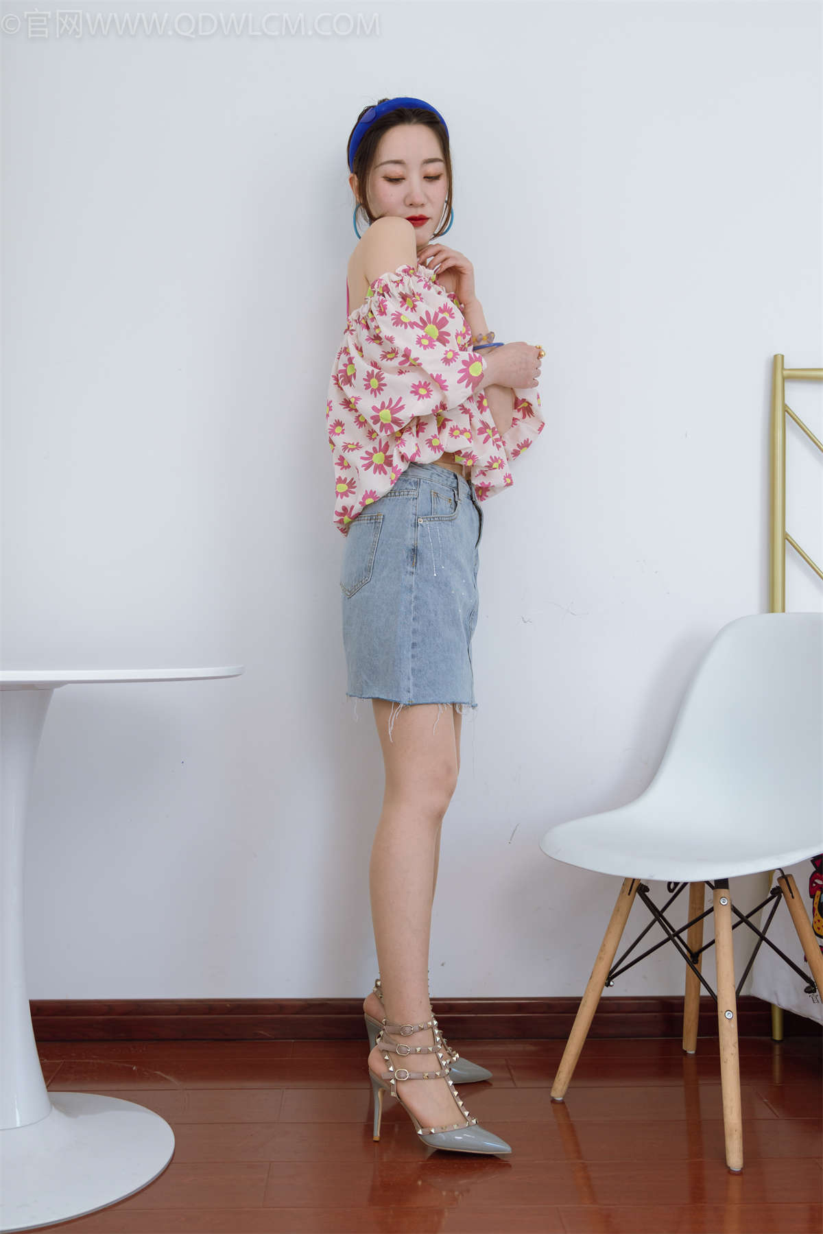 物恋传媒 NO.1109 七七-冷艳眼眸-日更街拍