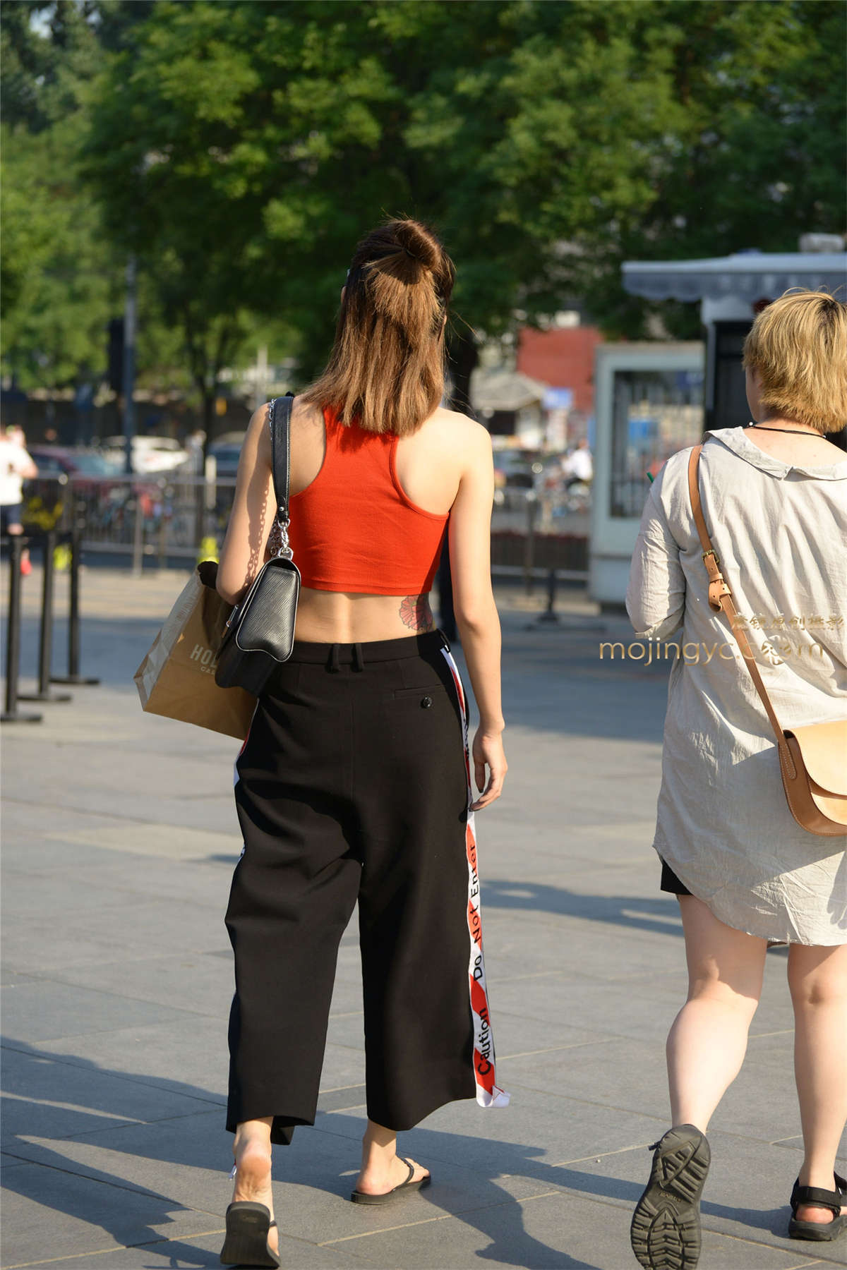 图片[2]-红色紧身胸衣，纹身露脐装（16p）-日更街拍