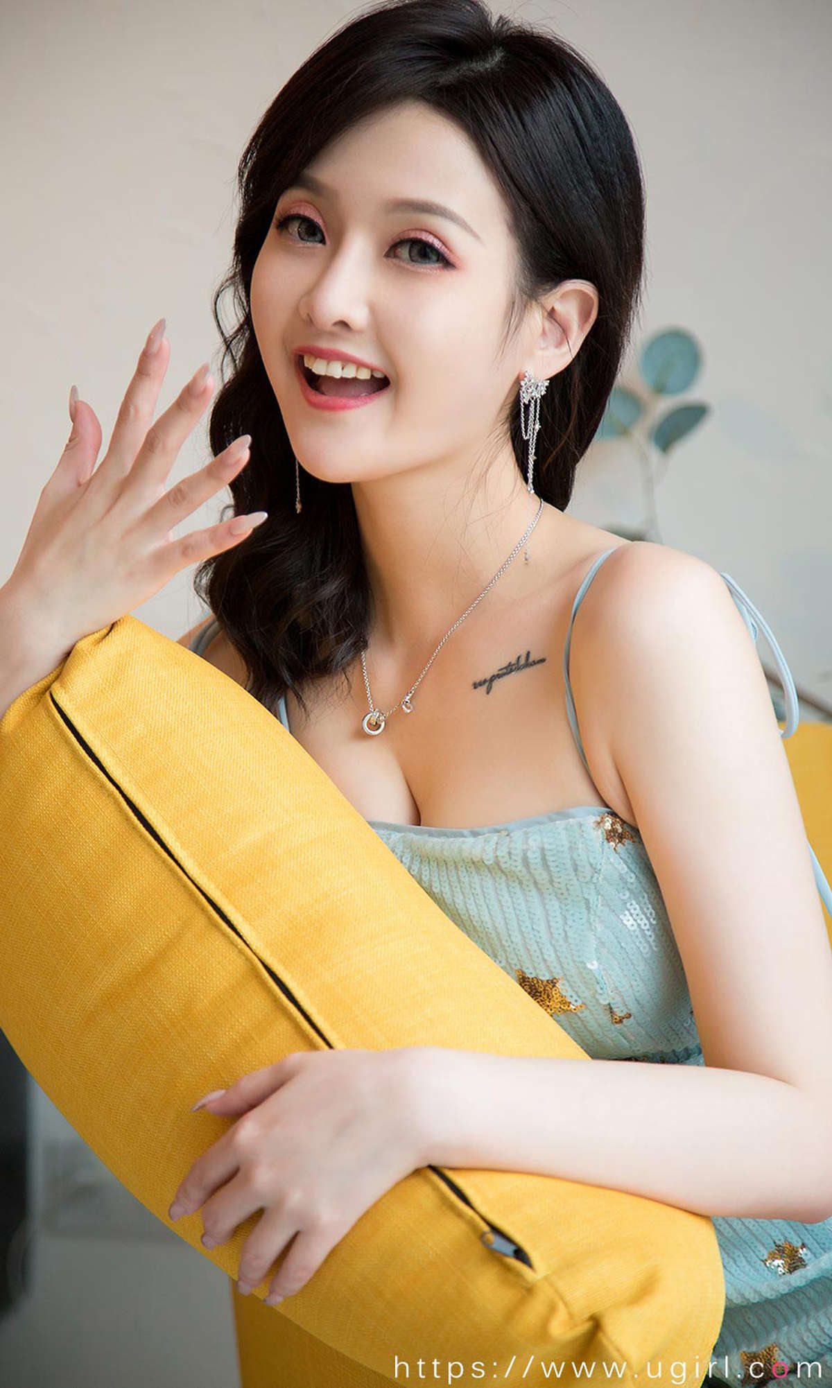 Ugirls爱尤物 NO.1751 露儿—邻家甜姐儿-日更街拍