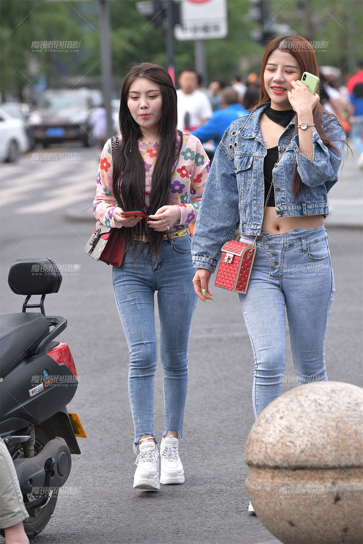 【视觉冲击赛贴】双牛出海，喜欢那个呢？-日更街拍