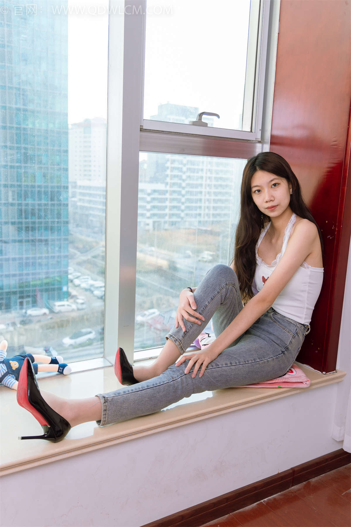 图片[2]-物恋传媒 NO.1459 纤纤-粉色蝴蝶结-日更街拍