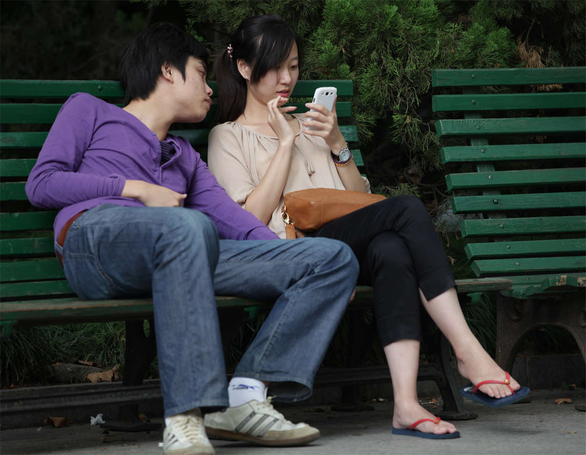 图片[2]-踏青公园街拍系列No.468 清爽无比的秀美素足人字拖挑鞋-日更街拍