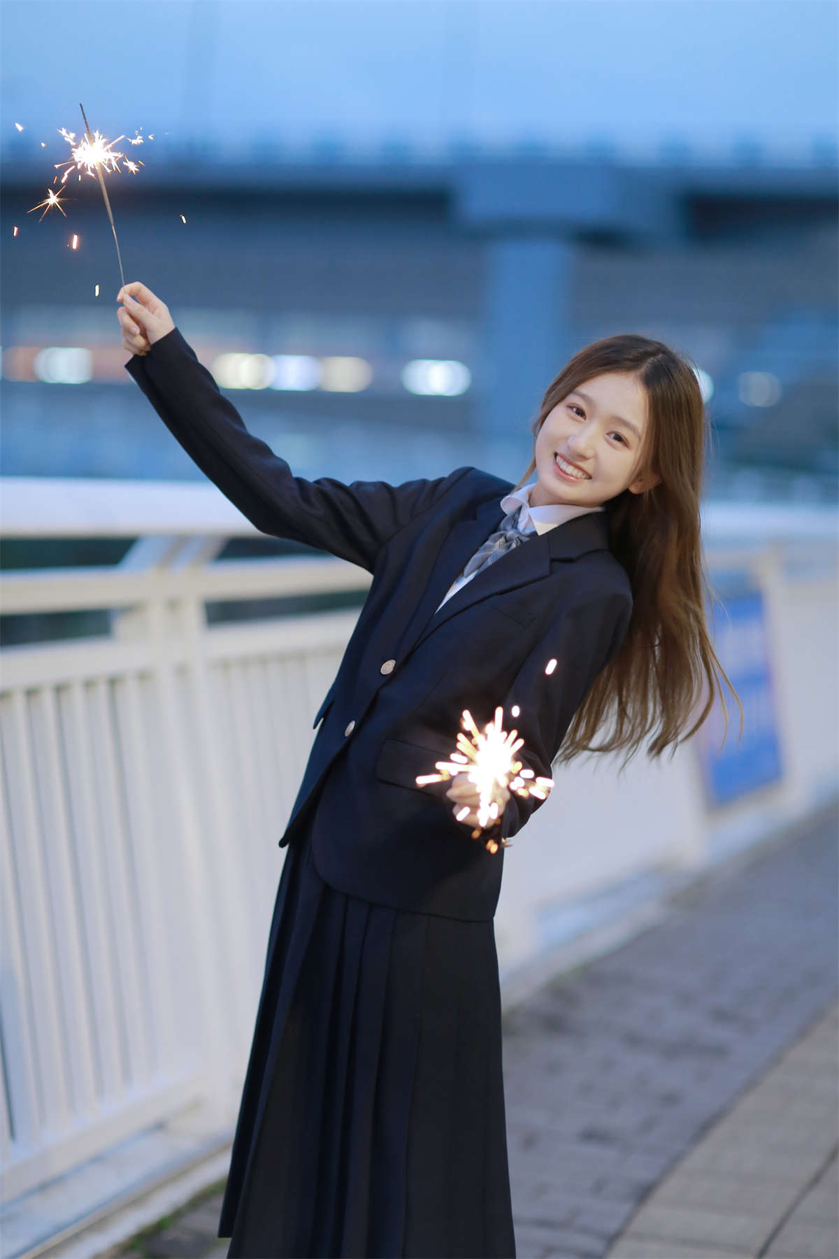 YITUYU艺图语 2023.01.03 在蓝色夜晚相遇 瑞秋的快乐人生插图1