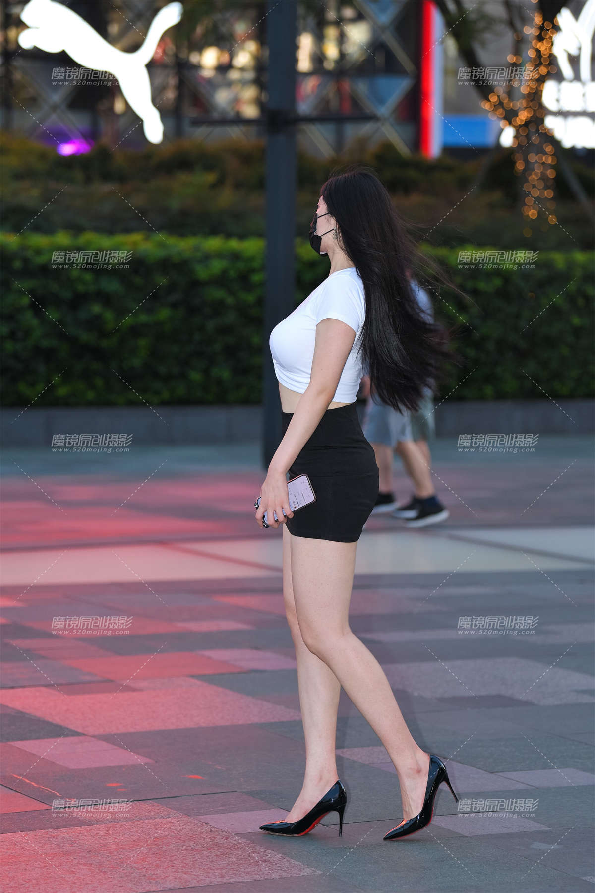 高跟鞋短裙美女-日更街拍