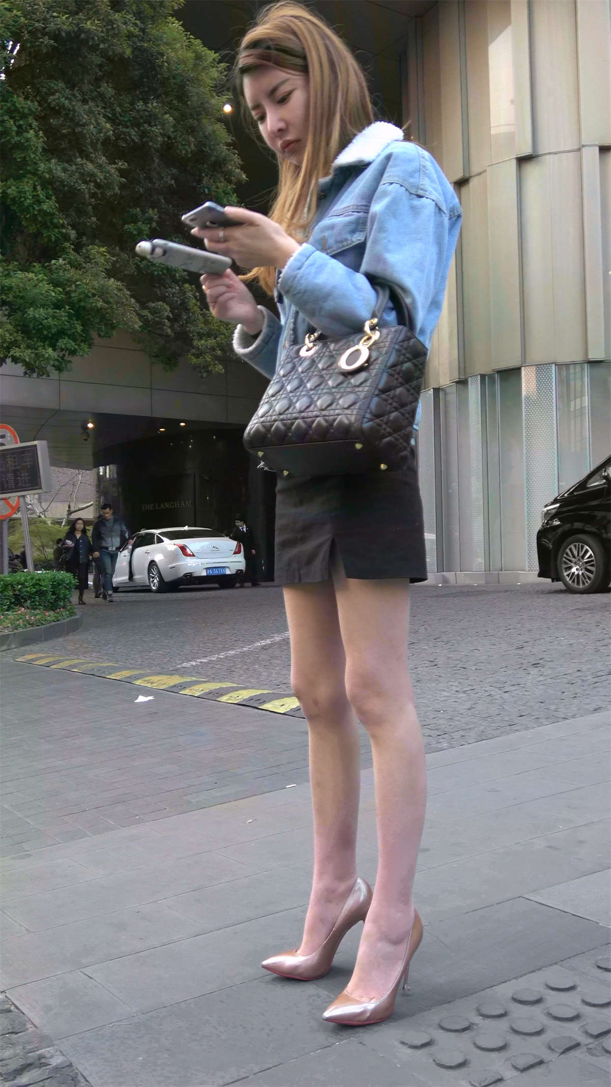 图片[2]-路边约滴滴打车的极品恨天高美腿美女-日更街拍