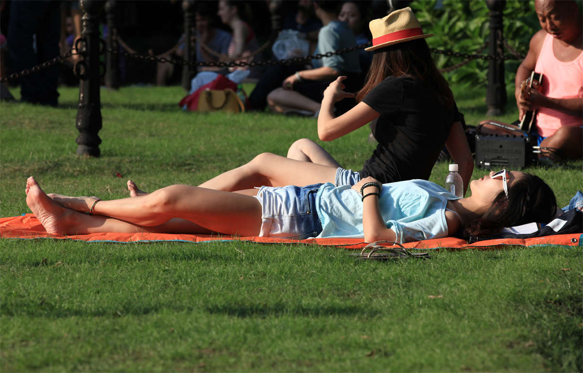 图片[2]-踏青公园街拍系列No.296 Canon5D草地系列-日更街拍