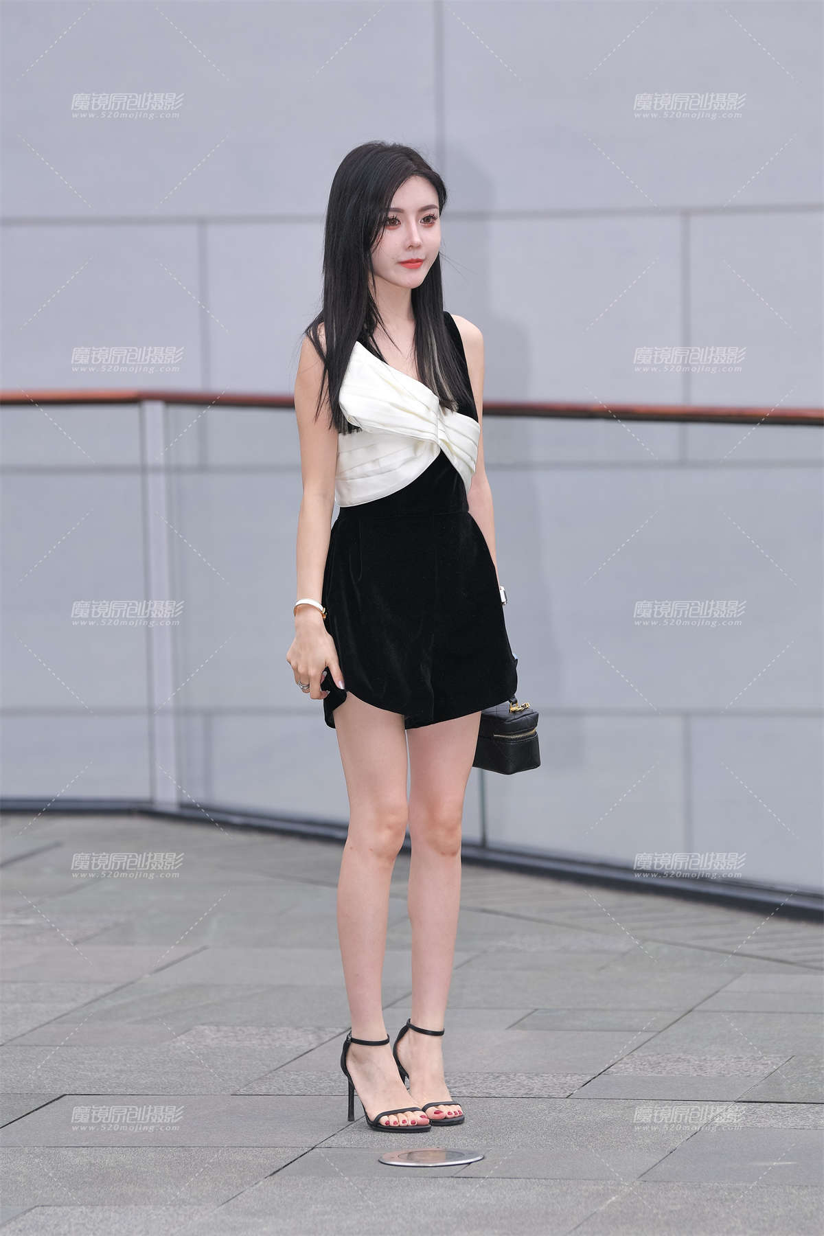 黑裙高跟凉鞋-日更街拍