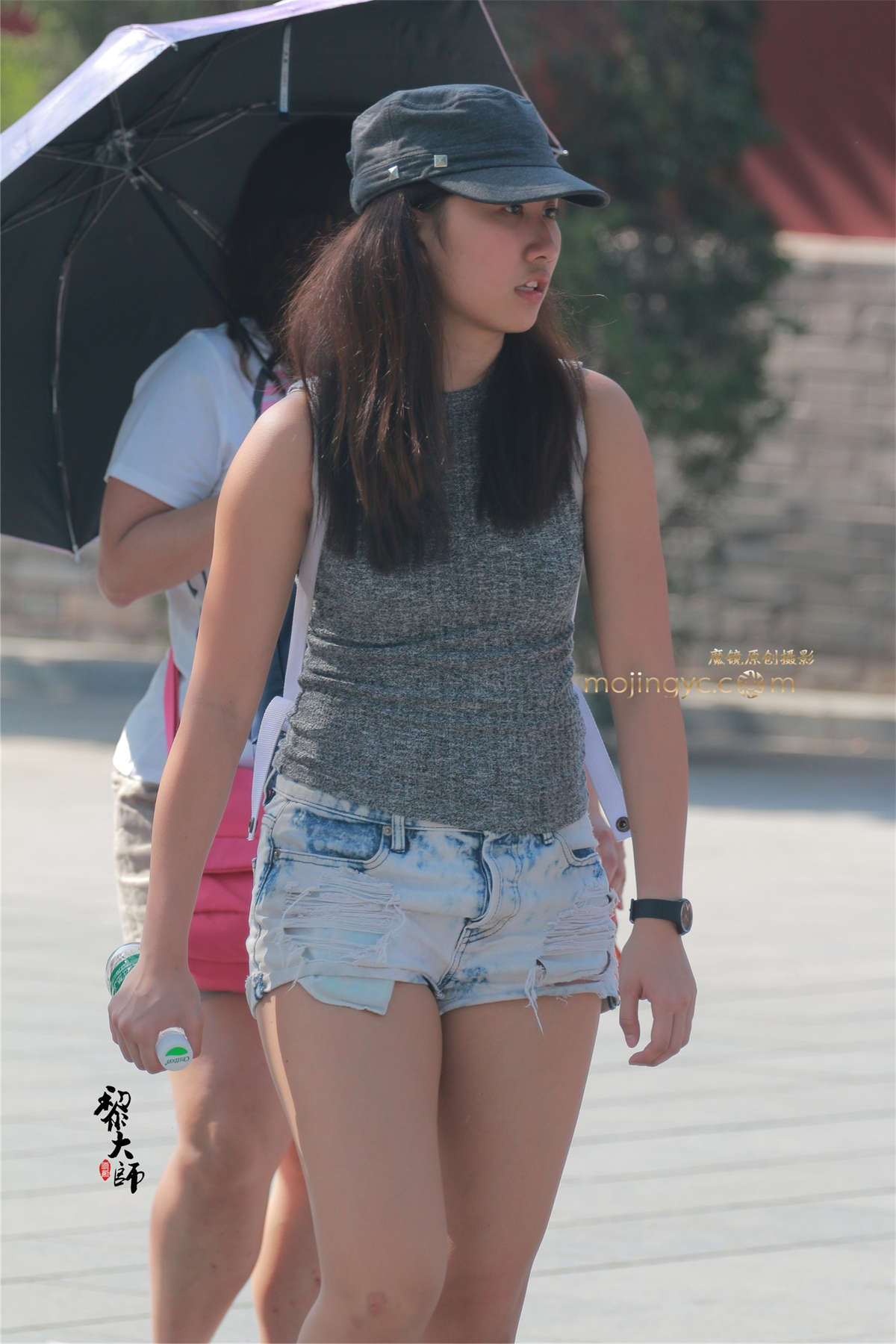 牛仔翘臀小短裤（40P）-日更街拍