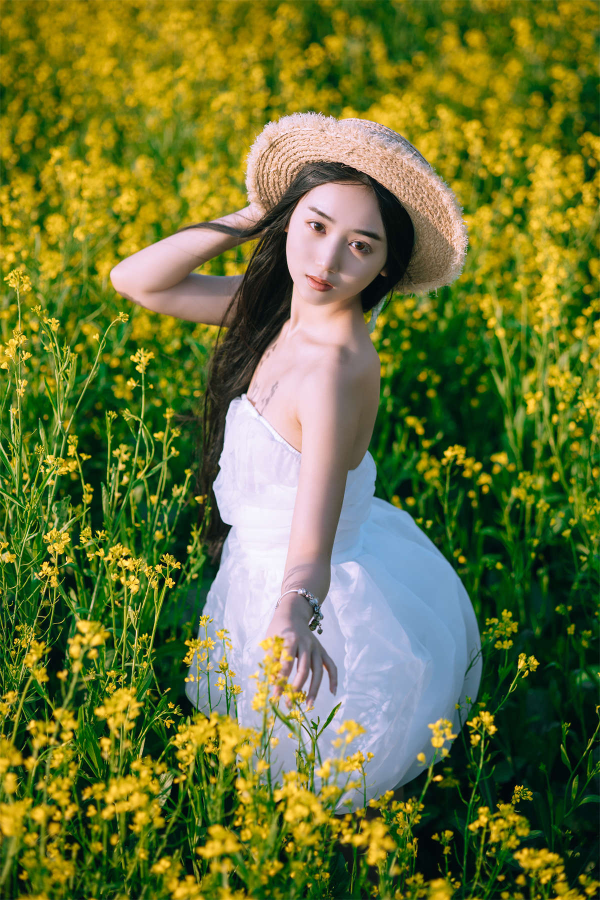 YITUYU艺图语 2023.06.01 少女油菜花写真 异域荷包蛋插图1