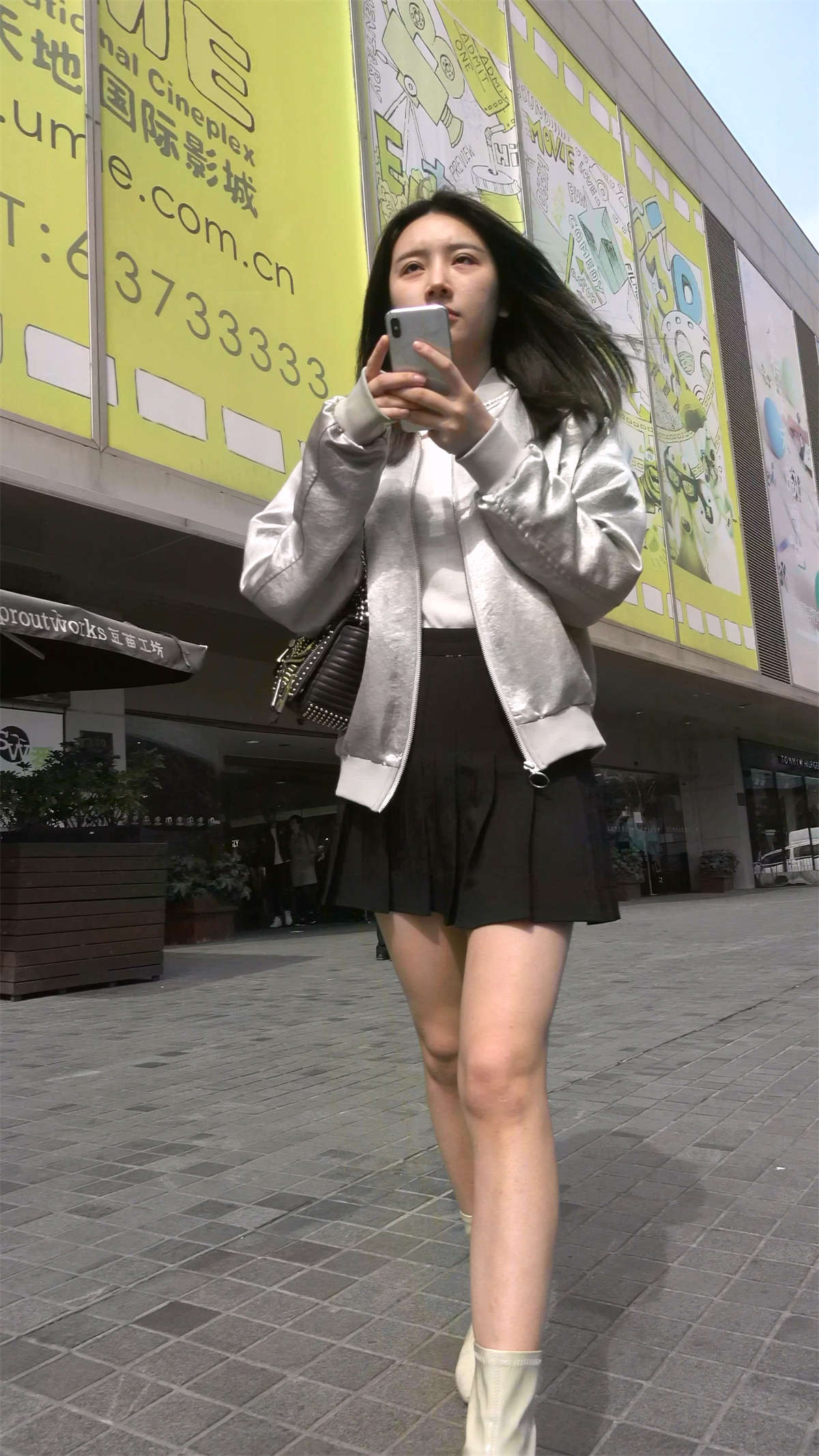 图片[2]-天生丽质短裙漂亮小姐姐-日更街拍