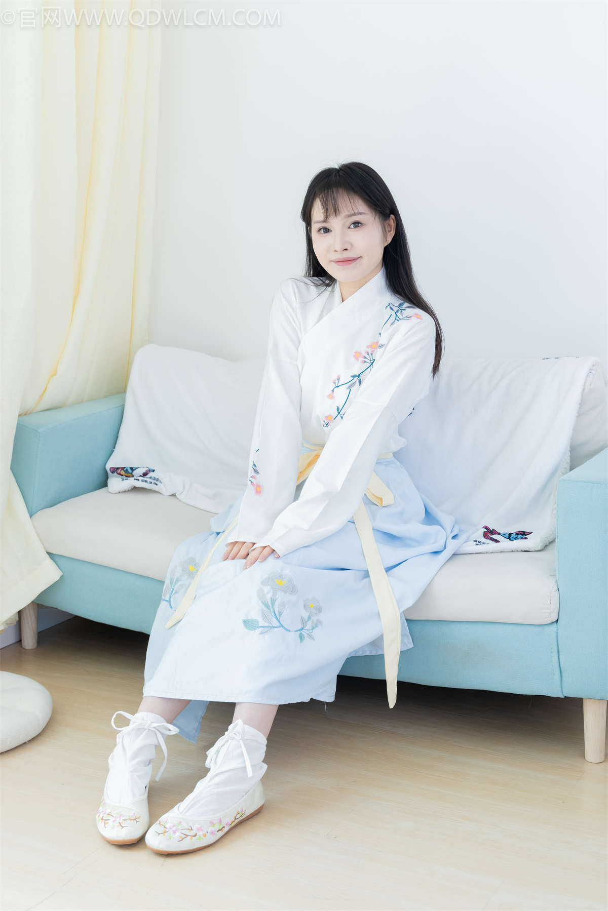 物恋传媒 NO.2270 小酒-高跟鞋、布鞋、白棉足袋、汉服-日更街拍