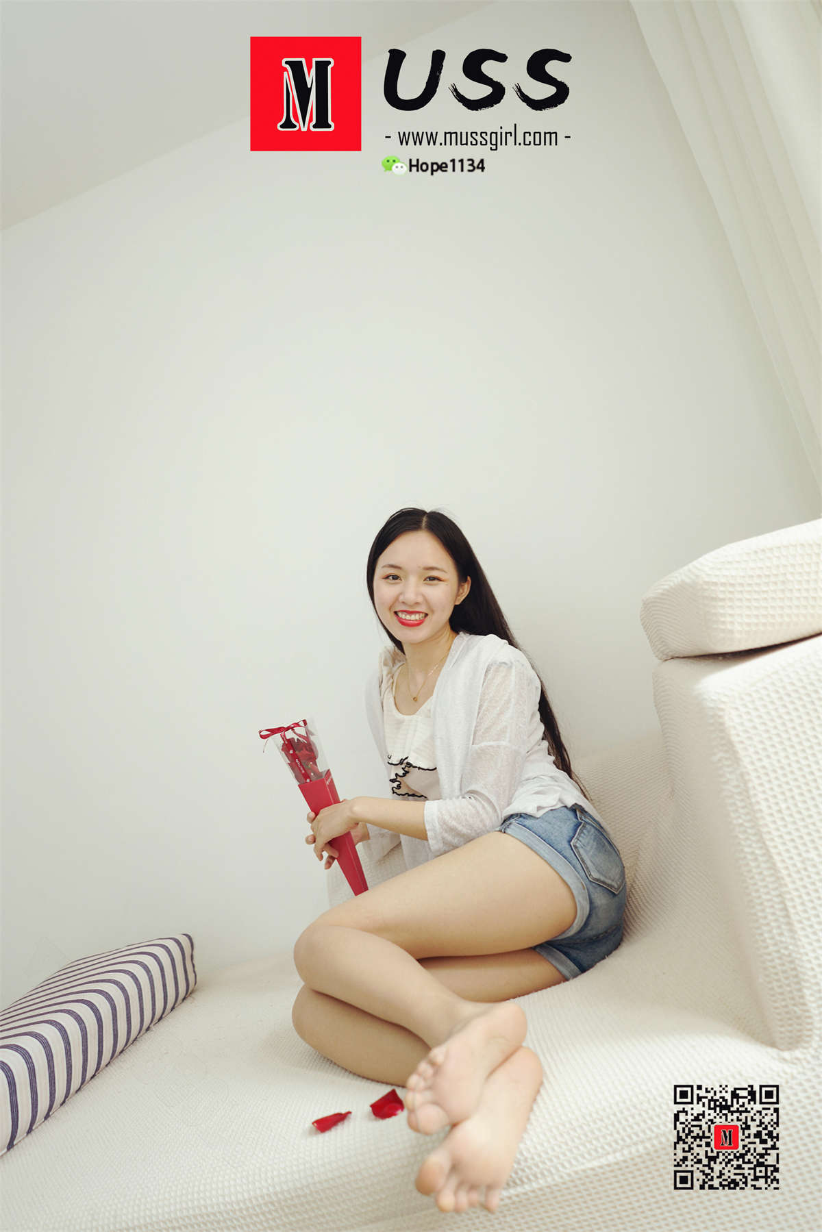 MussGirl慕丝女郎 NO.073 我喜欢你手中的玫瑰-日更街拍